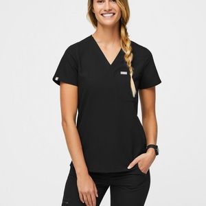 Catarina One Pocket Scrub Top in Black
